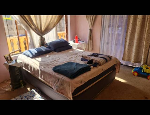 5 BEDROOM HOUSE FOR SALE IN CROSSMOOR